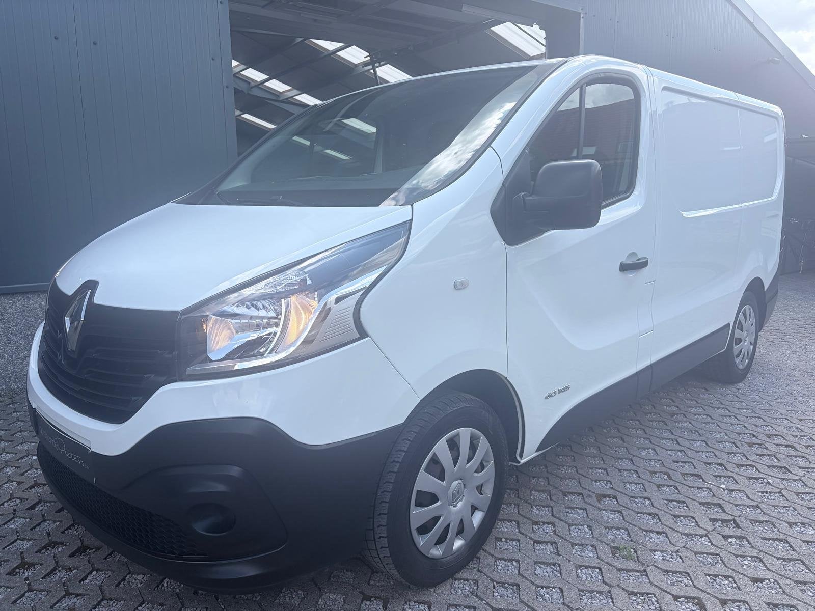 Renault Trafic L1H1 - Sortimo inrichting - 10661€+btw, Auto's, Renault, Voorwielaandrijving, Stof, Gebruikt, 4 cilinders