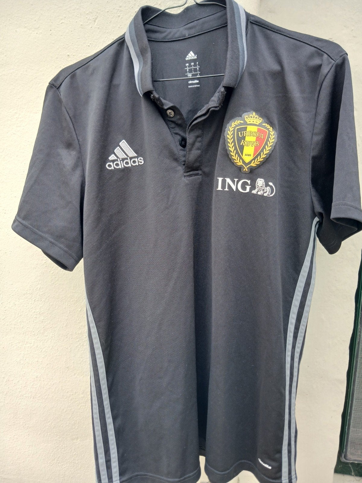 Adidas België Staff Polo 2016/17 - Rode Duivels /WK, Sport en Fitness, Voetbal, Maat L, Ophalen of Verzenden, Zo goed als nieuw