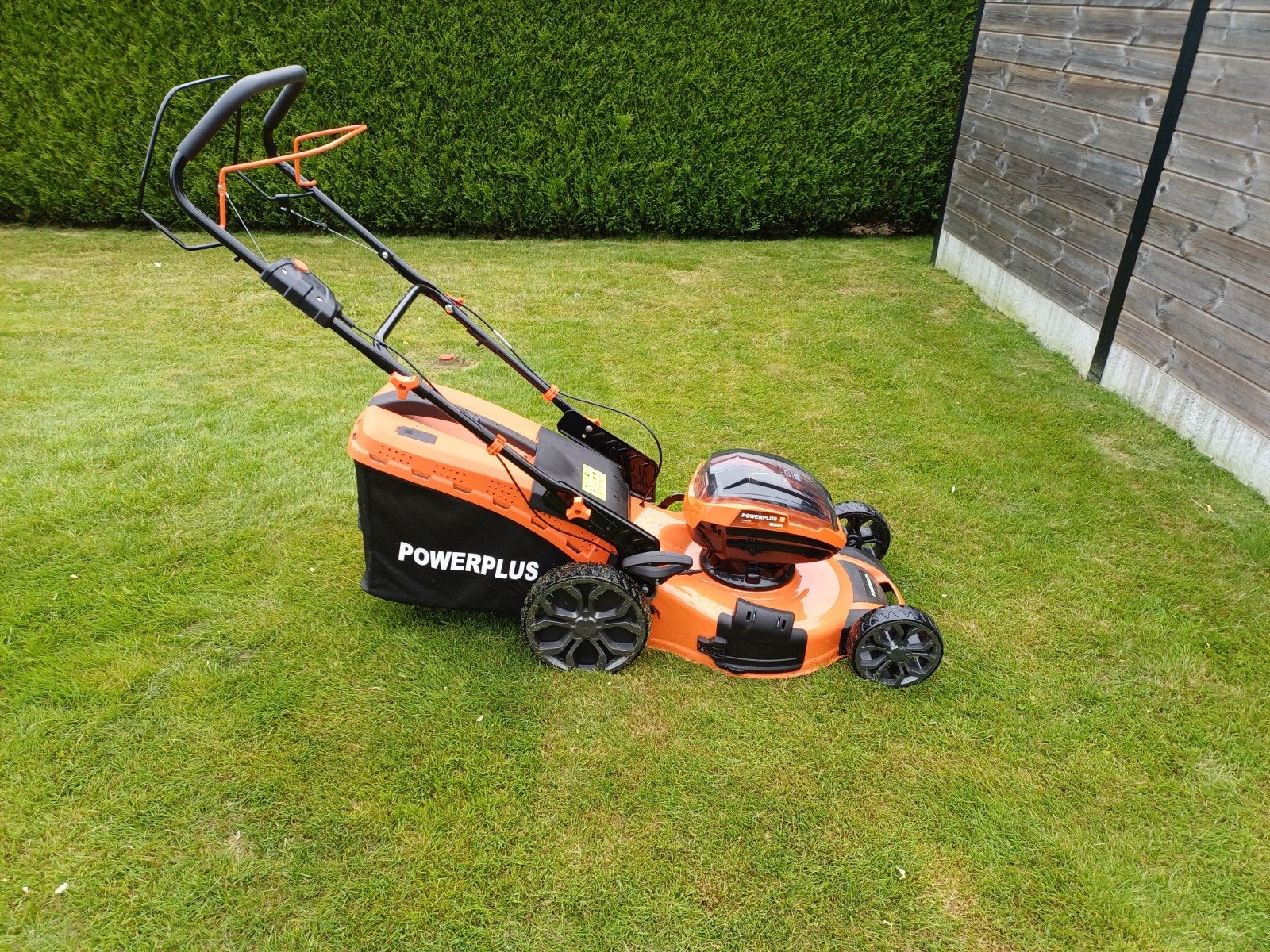 Grasmaaier Powerplus, Doe-het-zelf en Bouw, Ophalen