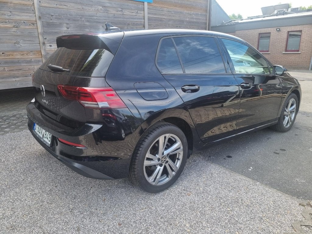 VOLKSWAGEN GOLF, Voorwielaandrijving, Stof, https://public.car-pass.be/vhr/9e9b1cdc-53d1-408c-8037-3fff4ec8de99, Zwart