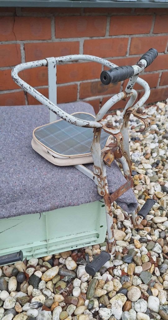 Oldtimer vintage fietsstoeltje, retro uitstraling., Ophalen of Verzenden, Gebruikt, Voetsteuntjes