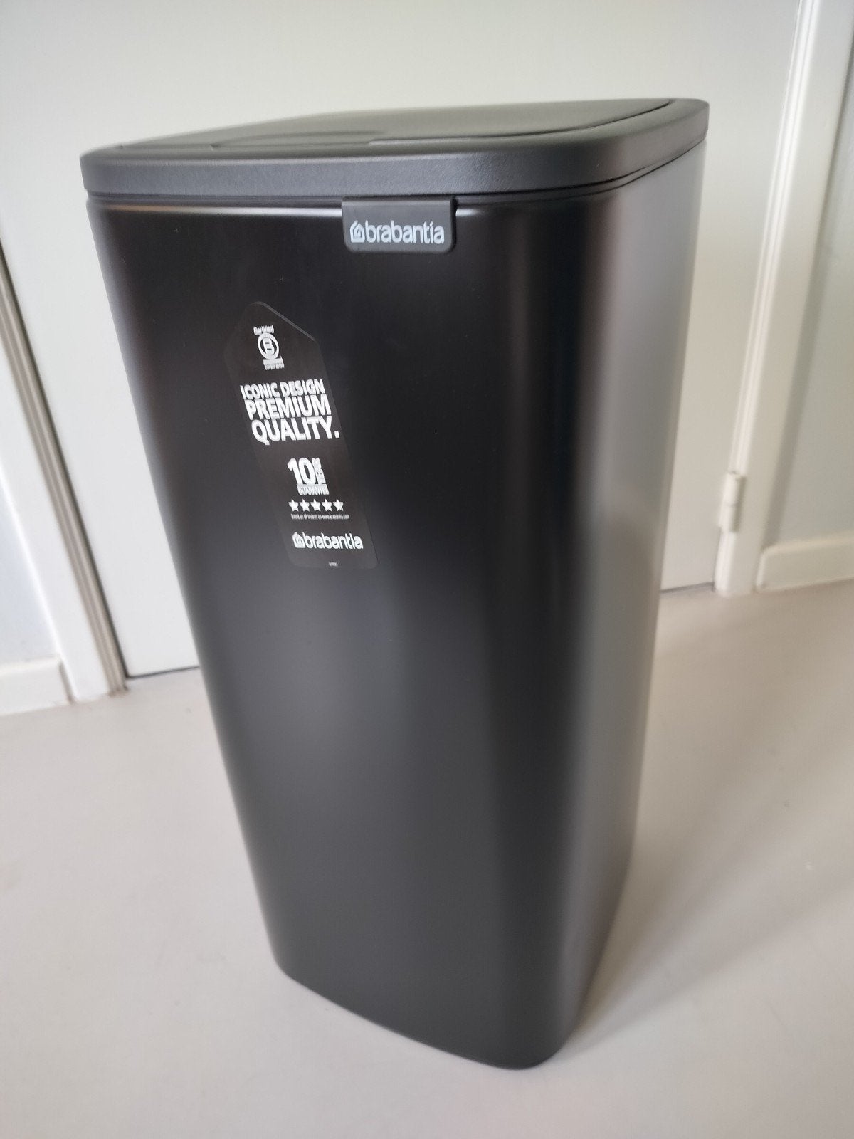 Brabantia touch 30 liter zwart NIEUW, 50 – 75, Nieuw, Ophalen of Verzenden, Metaal