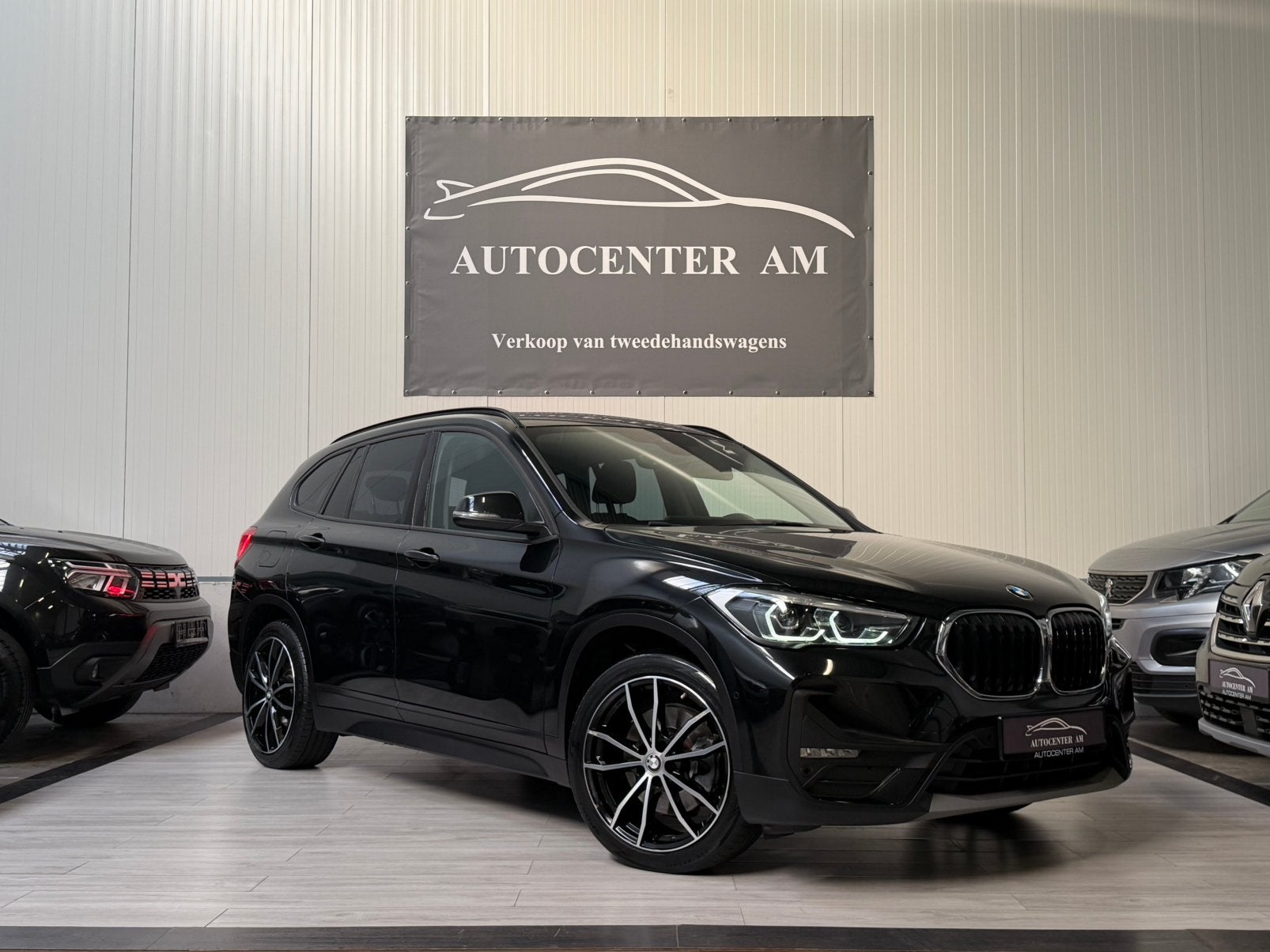 BMW X1 PHEV 1.5iA xDrive25e OPF Autom. Head Up* Cam* LED, Auto's, BMW, Stof, Zwart, Bedrijf, Hybride Elektrisch/Benzine
