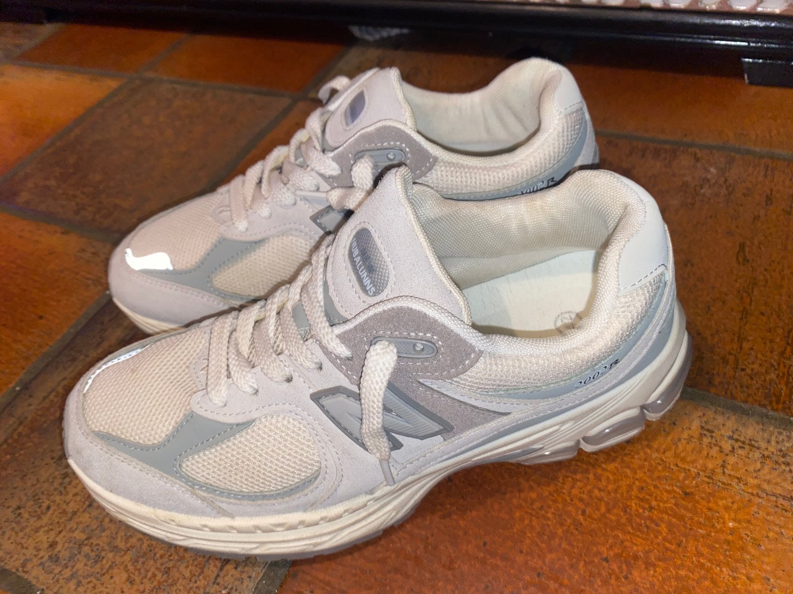 New Balance 2002R te koop, Kleding | Heren, Schoenen, Ophalen, Wit, Zo goed als nieuw, Sneakers