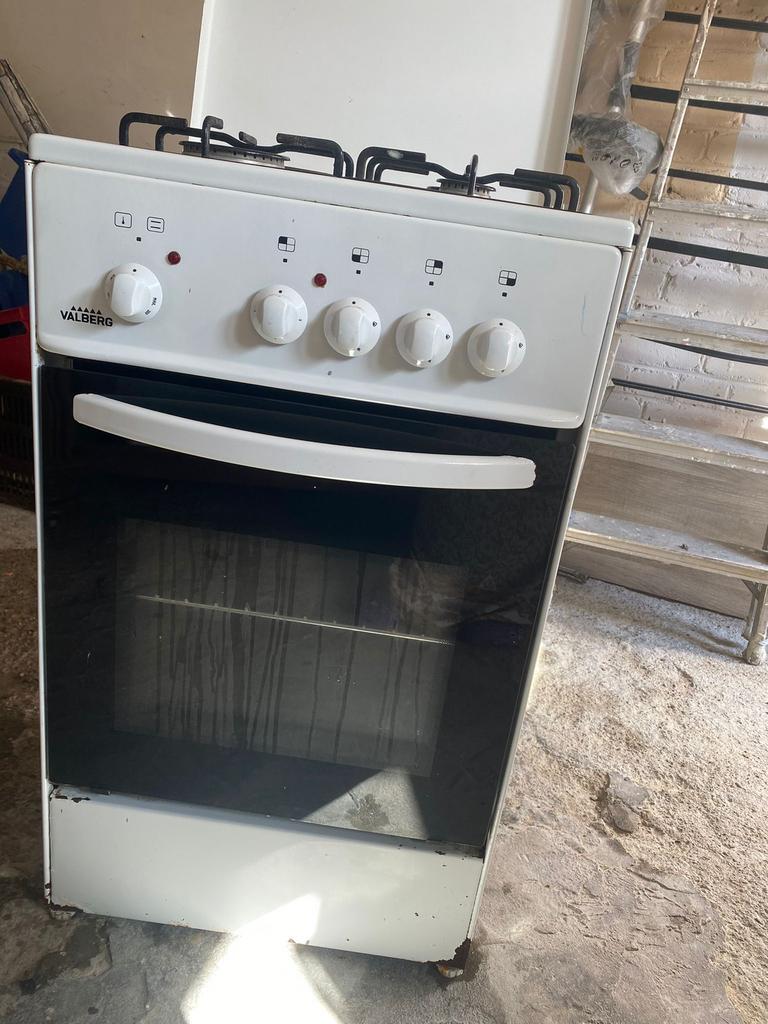 Cuisinière VALBERG, Electroménager, Enlèvement, Utilisé, Électrique, 4 zones de cuisson