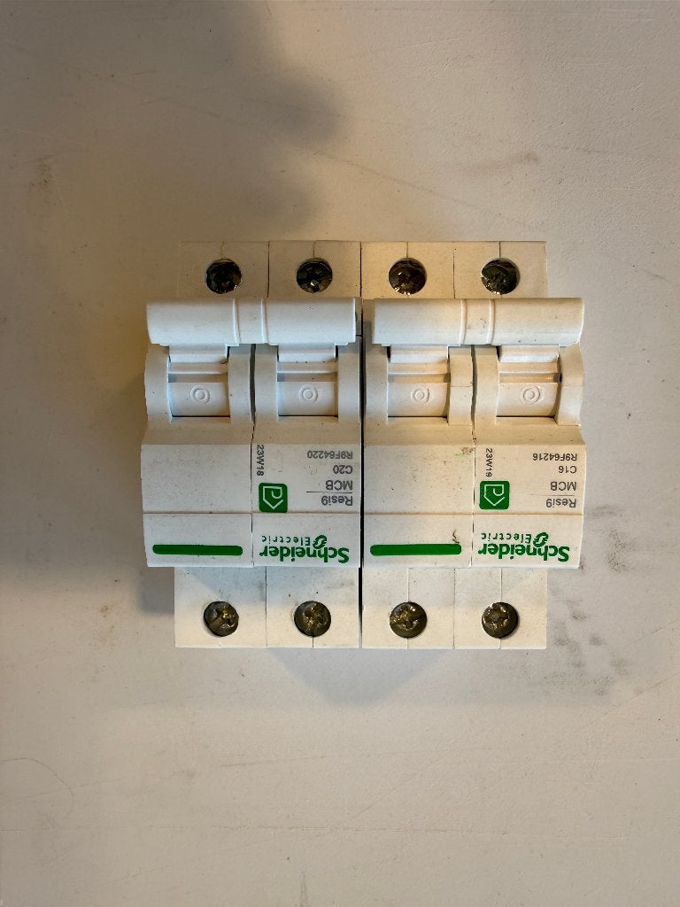 Schneider Resi9 automaten 2P C20 en C16, Zakelijke goederen, Ophalen