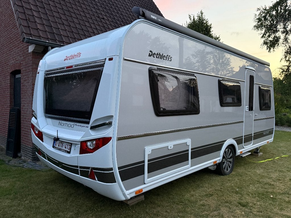 Dethleffs nomad avantgarde perfecte staat 2021, Caravans en Kamperen, Vast bed, Particulier, Dethleffs, Douche