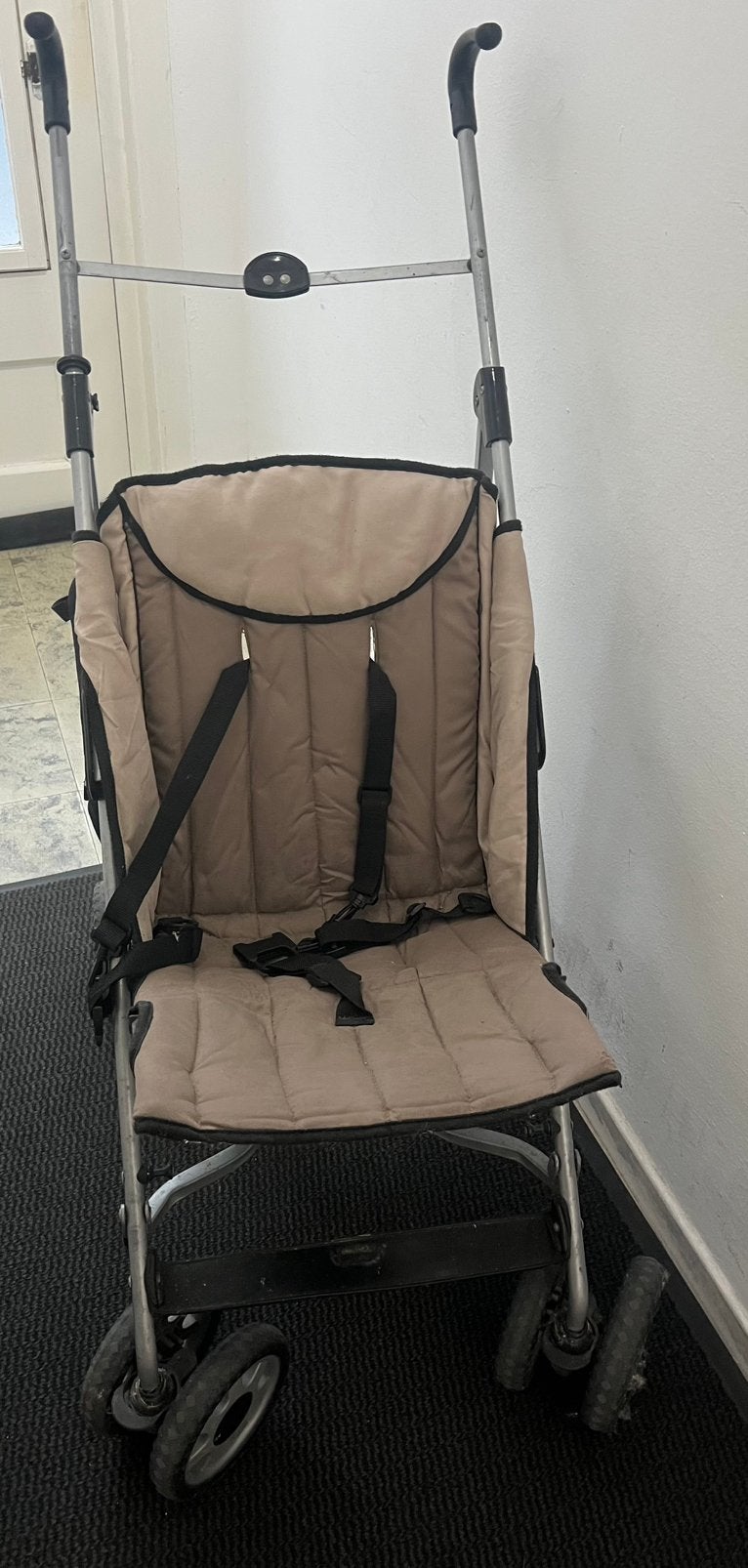 Plooibuggy in redelijke staat, Kinderen en Baby's, Ophalen, Zo goed als nieuw