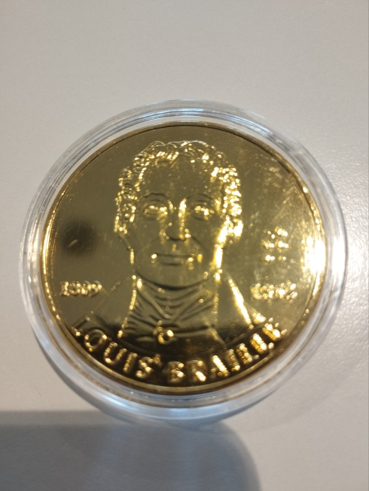 Een medaillon over Louis braille kleur goud kleur, Postzegels en Munten, Ophalen, Goud