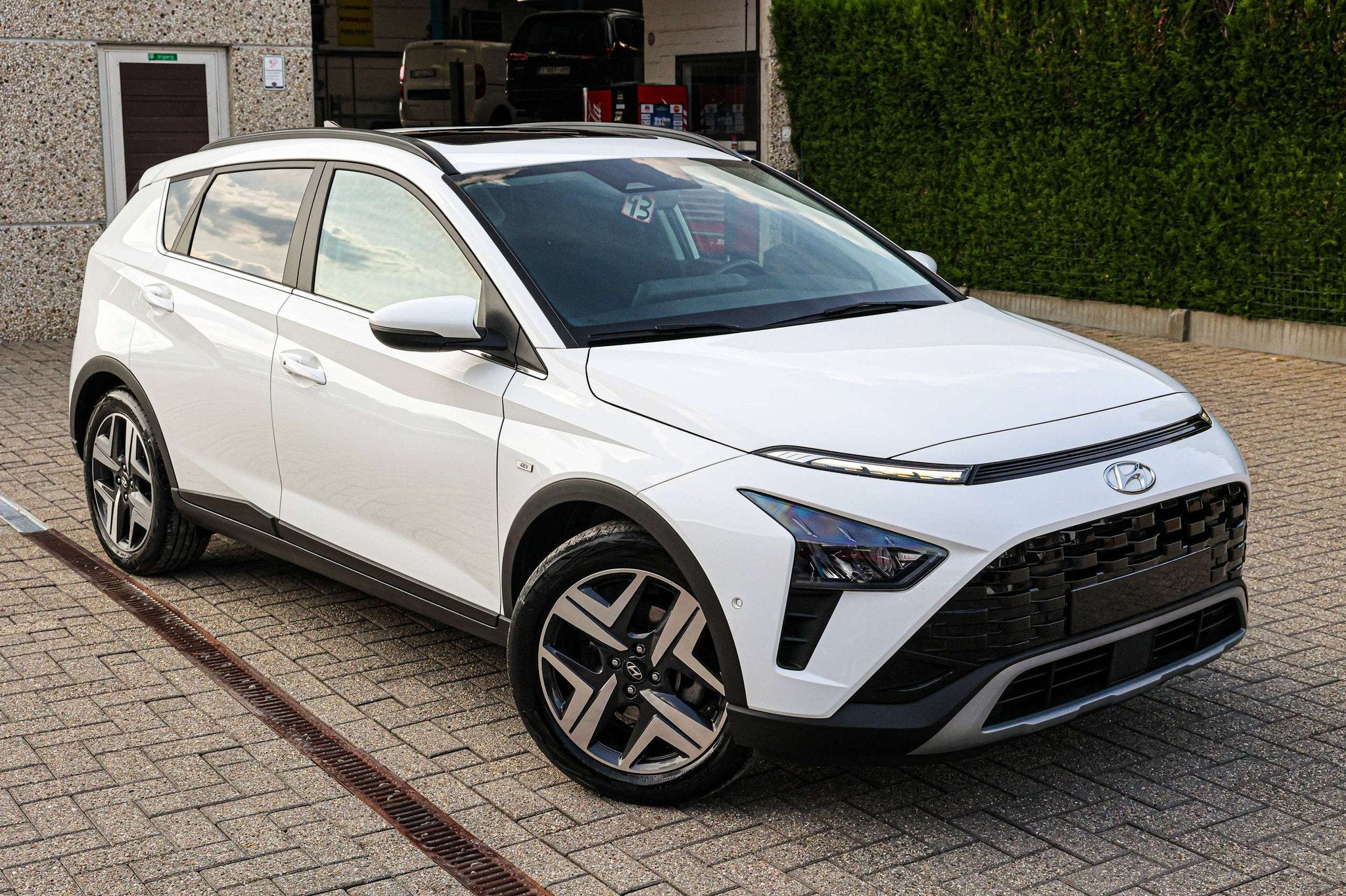 Hyundai Bayon OPEN-DAK*STUUR+ZETELVERWARMING*ACHTERUITRIJCAM, Autos, Hyundai, 121 g/km, 998 cm³, Euro 6, Entreprise