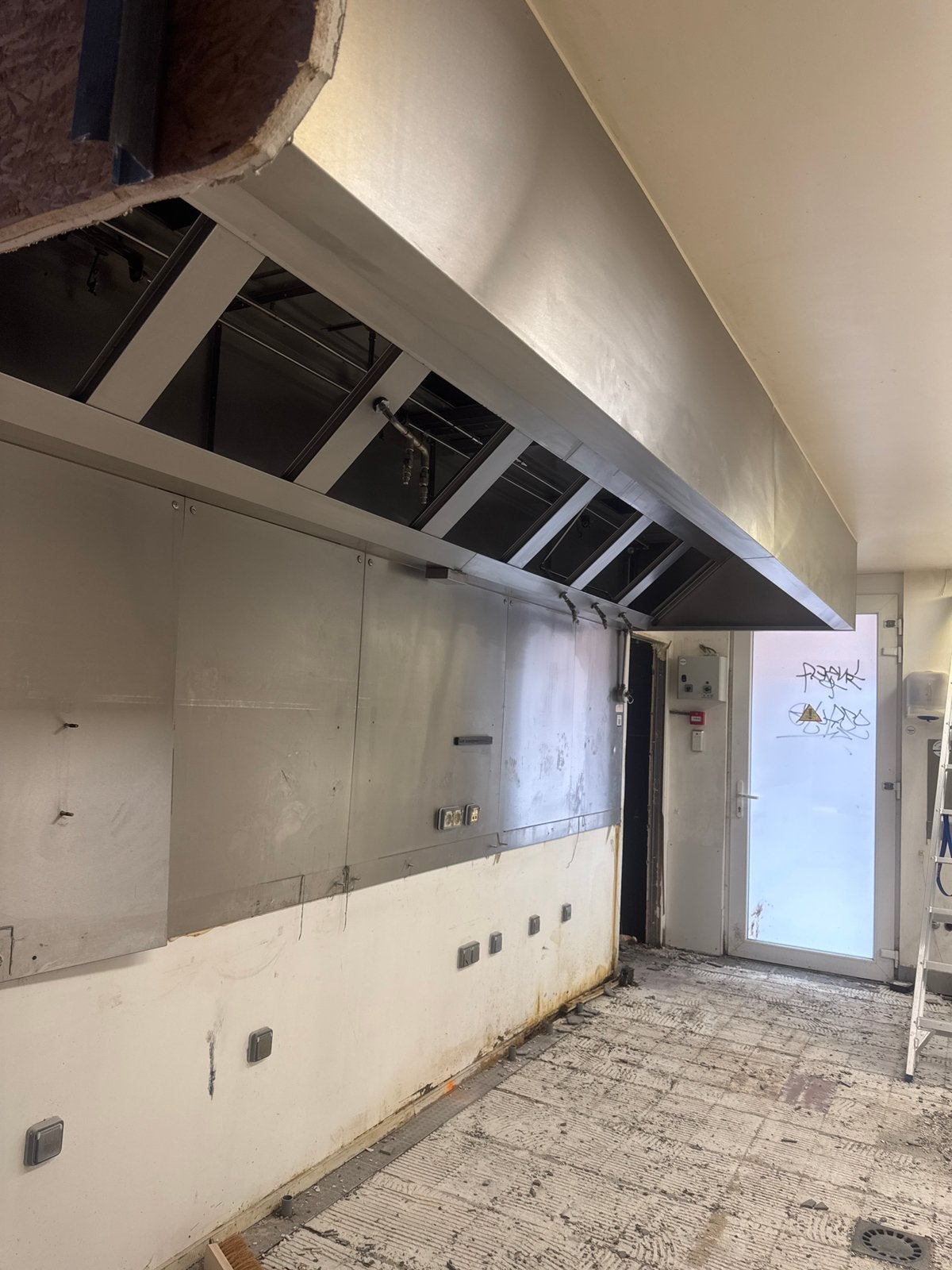Hotte professionnelle inox avec système d’incendie, Electroménager, Hottes, Enlèvement, Utilisé, Encastré, Hotte murale