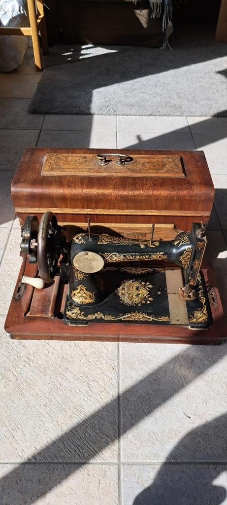 Antieke Naumann Naaimachine met Houten Kap, Antiek en Kunst, Ophalen