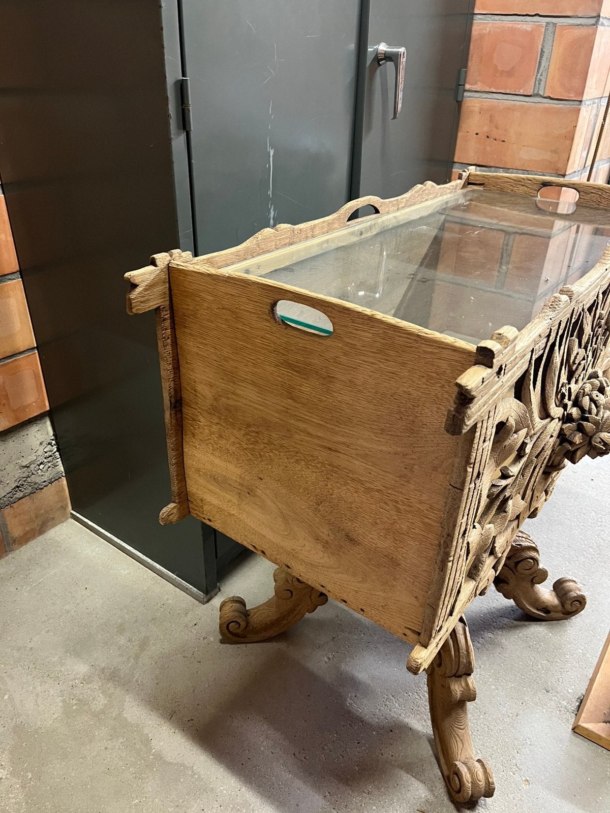 Houten tafel / plantenbak / bijzettafel 19de eeuw, Ophalen