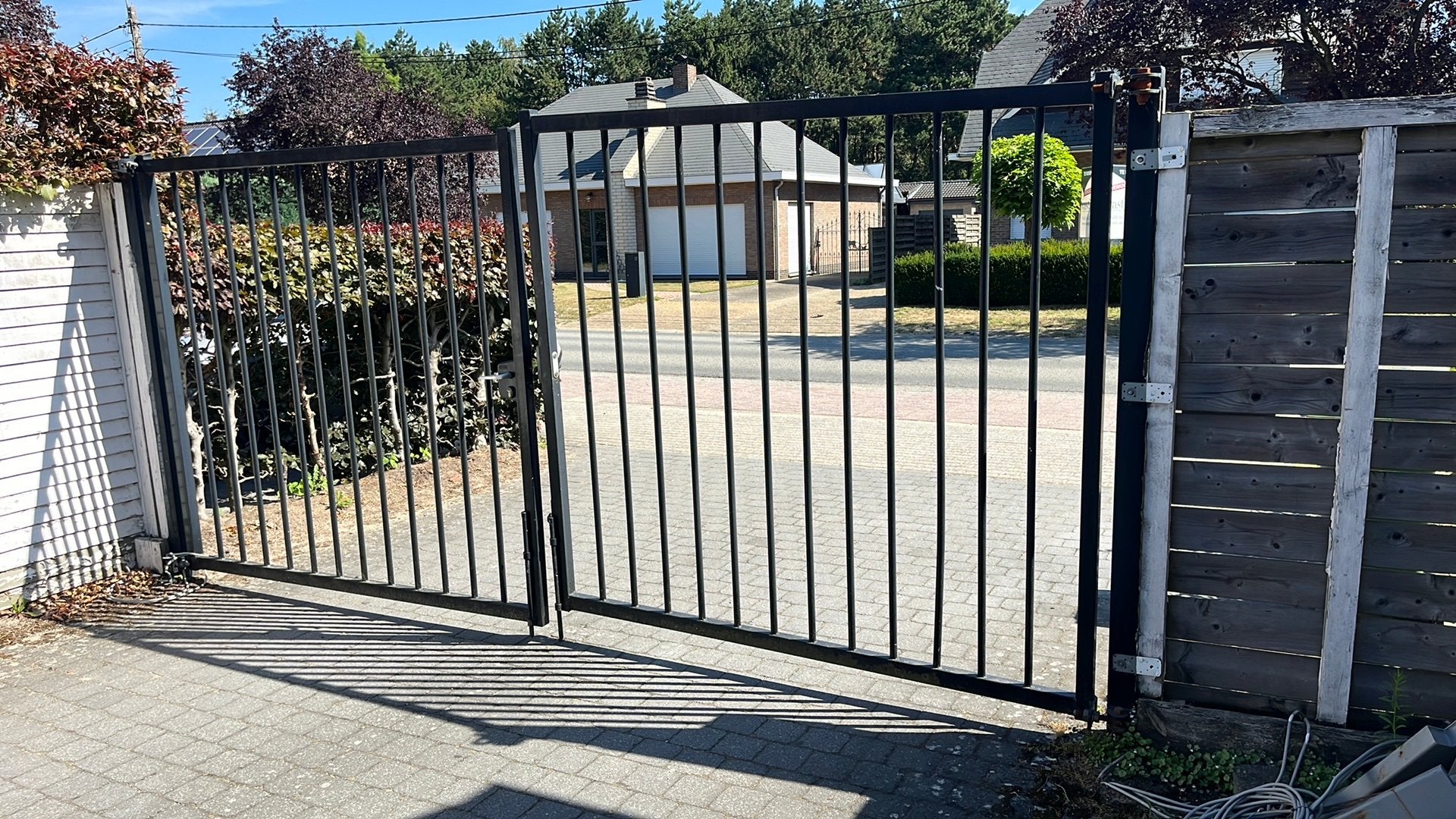 Zwarte poort, Tuin en Terras, Ophalen, Zo goed als nieuw