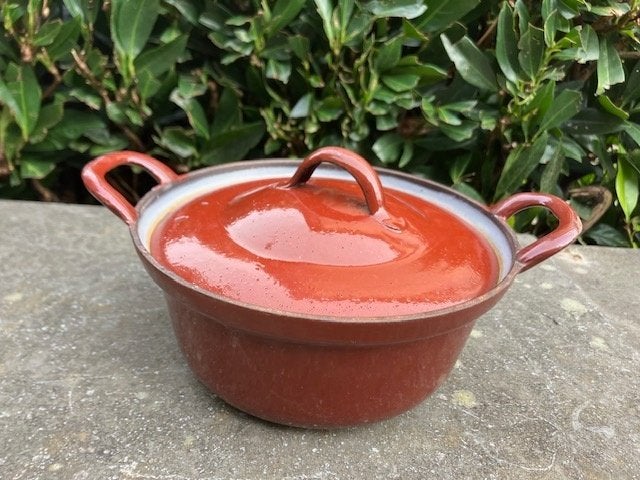 KLEINE VINTAGE BRUINE EMAIL KOOKPOT DIAM : 16 CM. H : 11 CM, Antiek en Kunst, Antiek | Email, Ophalen of Verzenden