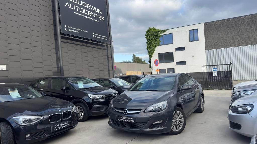 Opel Astra Notchback 1.4Benzine Topstaat 2012 Garantie, Voorwielaandrijving, Zwart, 5 deurs, Parkeersensor