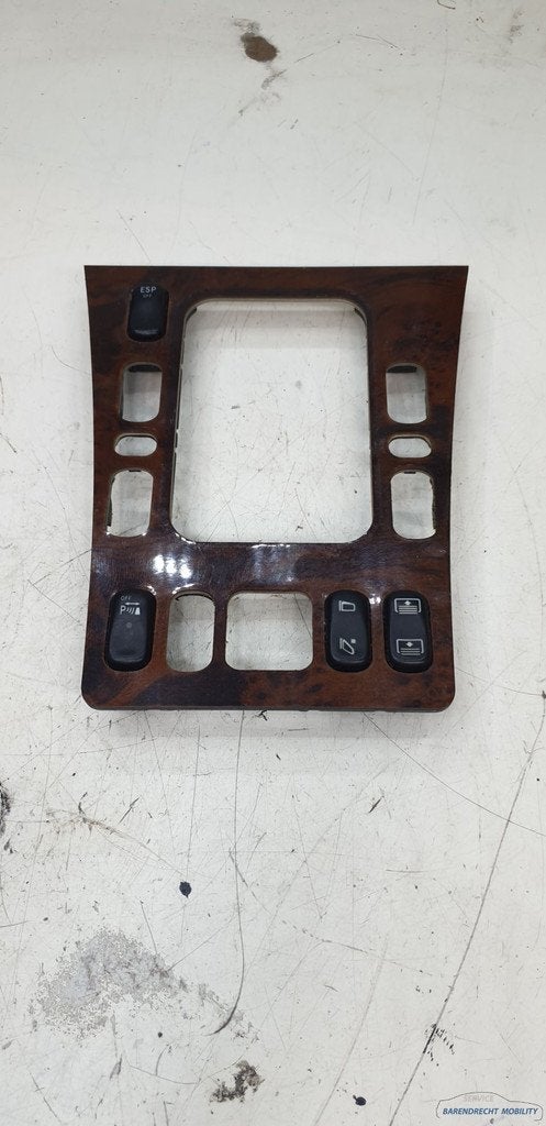 Hout inleg W210 Mercedes middenconsole pook raamschakelaars, Gebruikt, Mercedes-Benz AG, Mercedes-Benz, Mercedesstrasse 120
70372  Stuttgart, DE