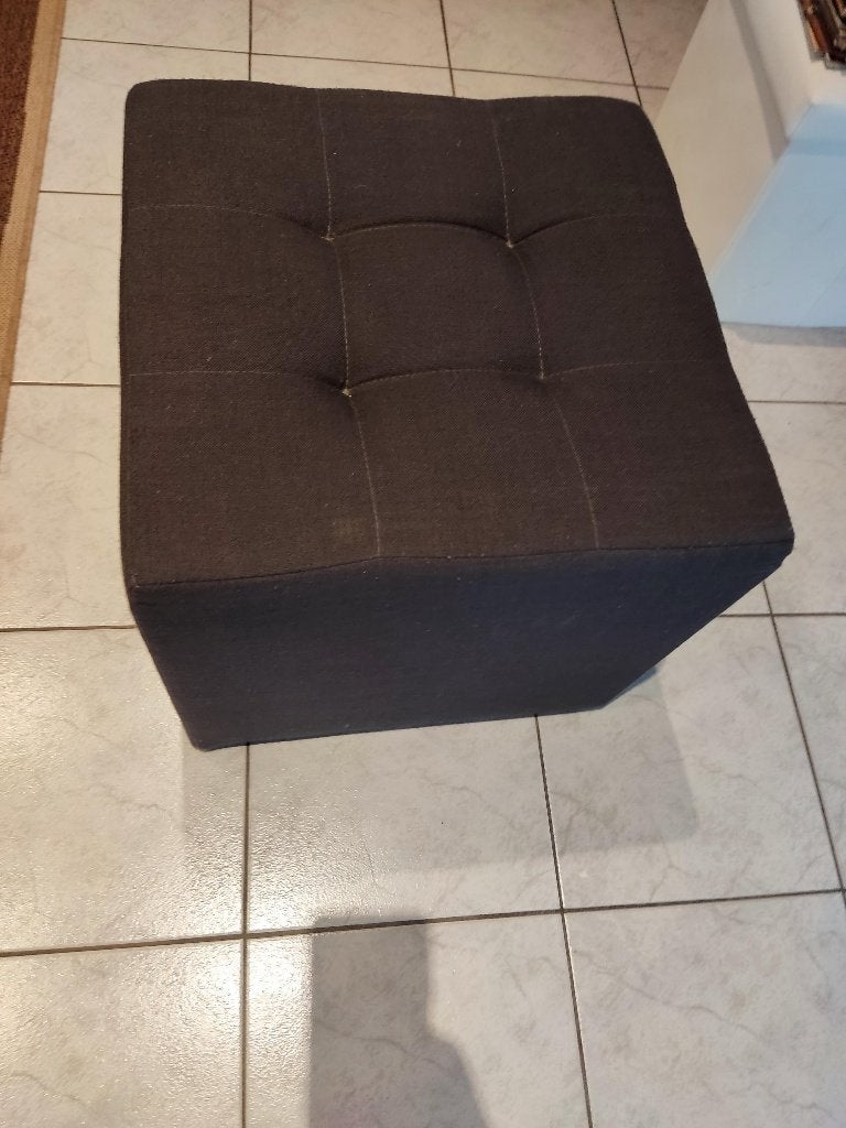 donkergrijze voetbank/poef uit stof, Huis en Inrichting, Zetels | Voetbanken en poefs, Ophalen, Minder dan 50 cm, Gebruikt, Vierkant