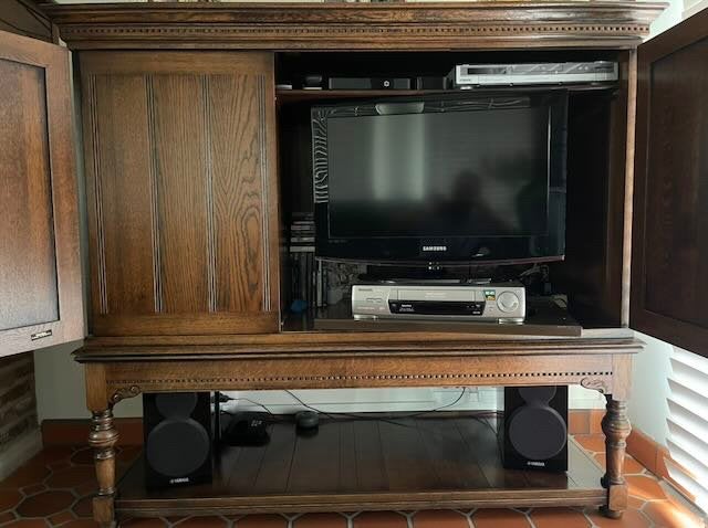 Kast voor TV -Video -audio installatie, Huis en Inrichting, Ophalen, 150 tot 200 cm, Eikenhout, Zo goed als nieuw
