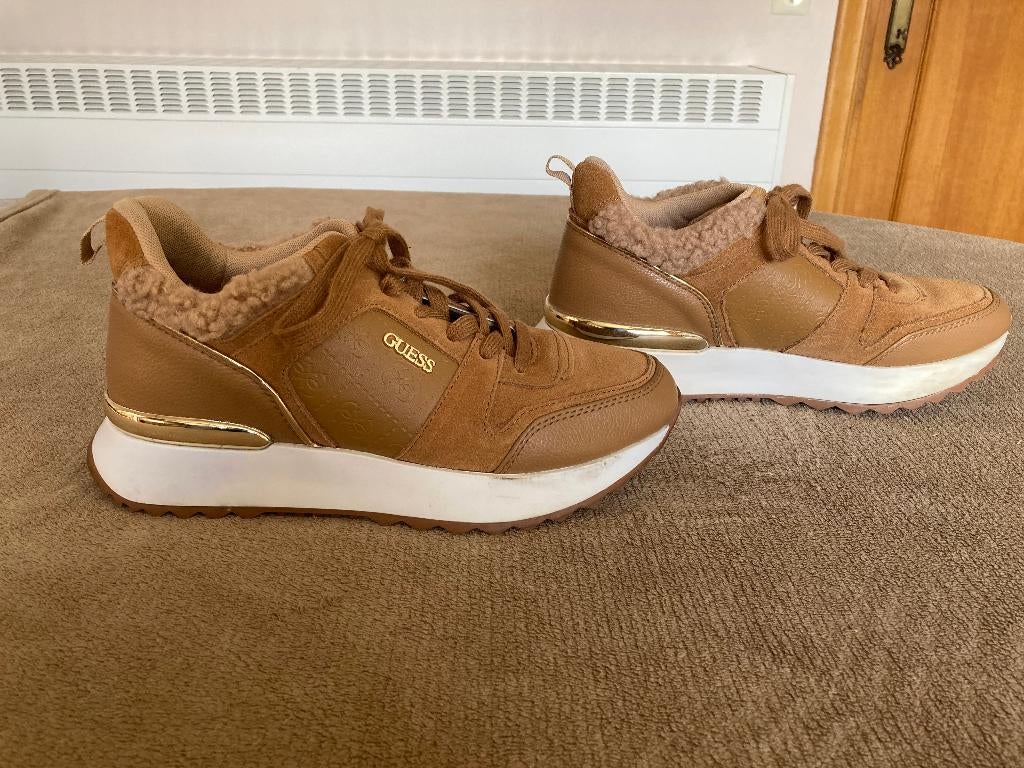 Bruine/camel sneakers met veters, Guess, maat 39, Guess, Enlèvement ou Envoi, Sneakers et Baskets, Comme neuf