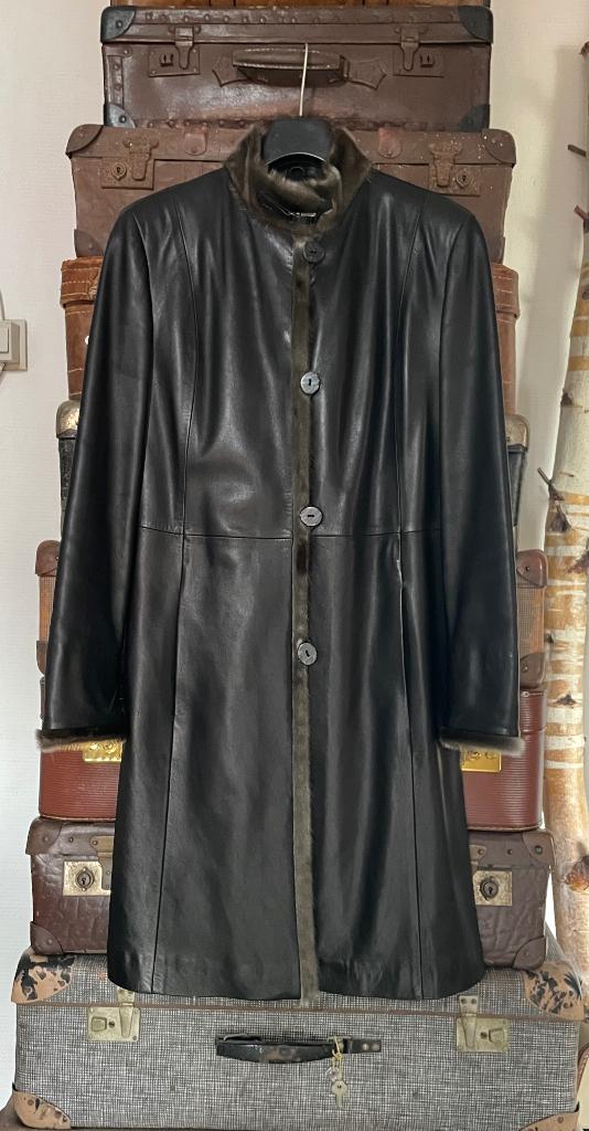 Zwarte lederen mantel skin, Ophalen, Zo goed als nieuw, Maat 42/44 (L), Zwart