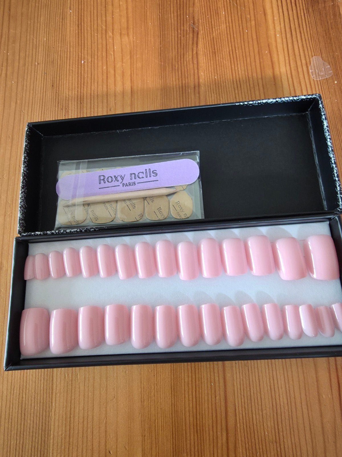 appuyez sur les ongles, Enlèvement, Neuf, Rose