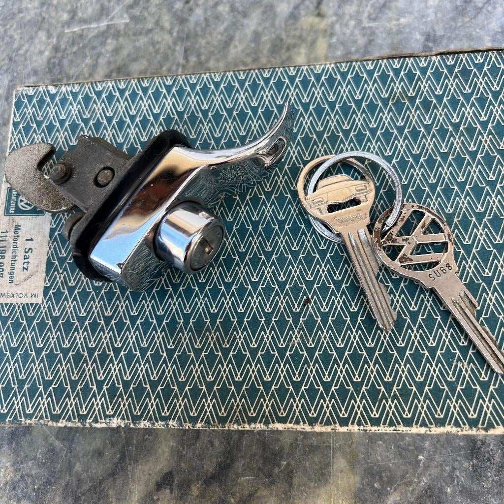 VW Motorkapvergrendeling Beetle 65-66 alleen Split bus 66, Ophalen of Verzenden, Gebruikt