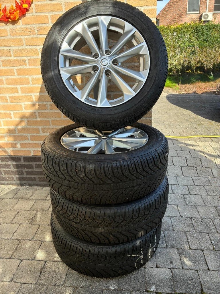 Set winterbanden op 17" lichtmetalen velgen, Nissan Qashqai, Autos : Pièces & Accessoires, Véhicule de tourisme, 17 pouces, Enlèvement