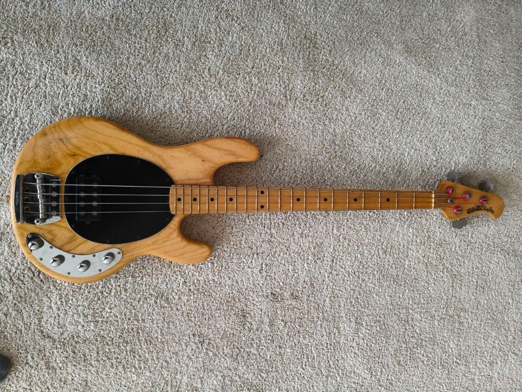 Musicman stingray, Muziek en Instrumenten, Snaarinstrumenten | Gitaren | Bas, Ophalen, Gebruikt, Elektrisch