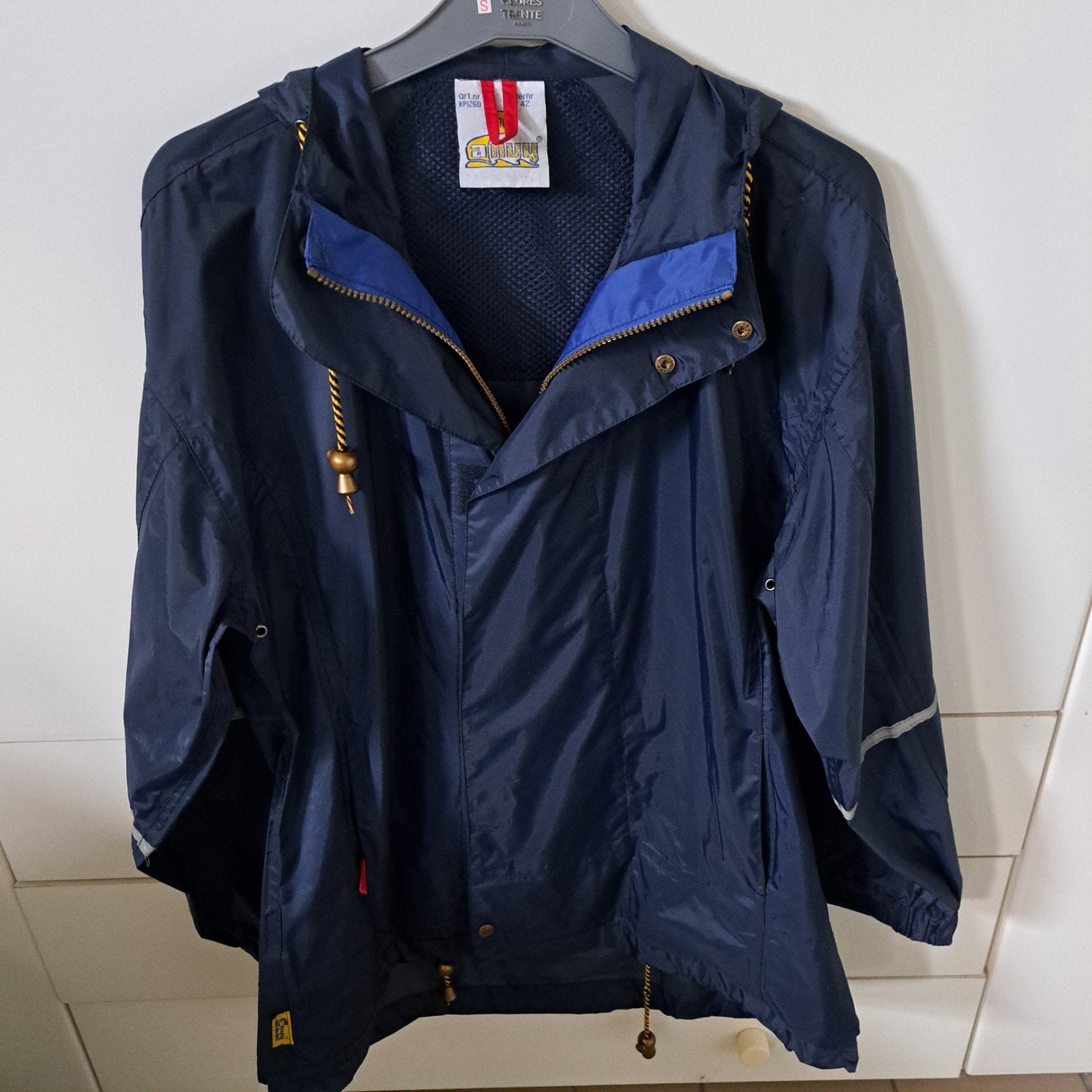 Tammy Girl Vintage regenjas 176 valt als XS of S Zgan, Kleding | Dames, Ophalen of Verzenden, Zo goed als nieuw, Maat 36 (S), Blauw