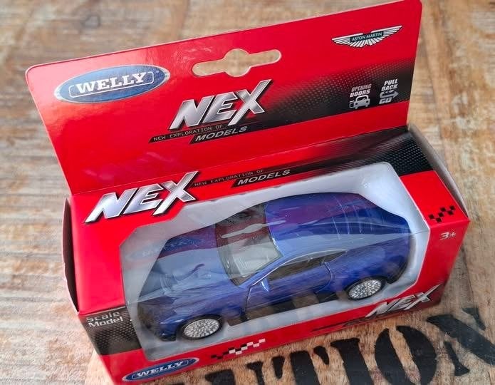 ASTON MARTIN V12 Turbo VALOUR Blue 1/43 NEXMODELS Neuve+Box, Hobby & Loisirs créatifs, Enlèvement, Neuf, Voiture, Corgi