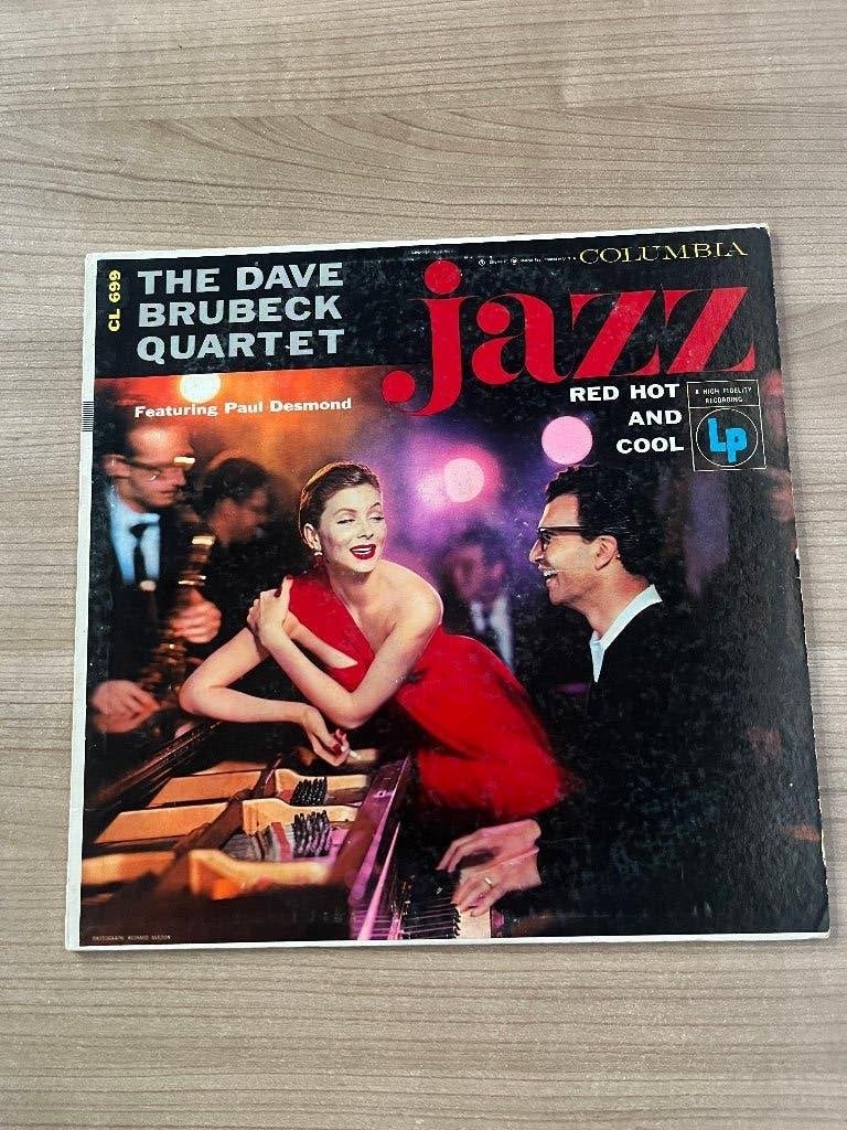 THE DAVE BRUBECK QUARTET - RED HOT AND COOL (US PRINT), LP, Enlèvement ou Envoi, Utilisé, Housse de protection extérieure