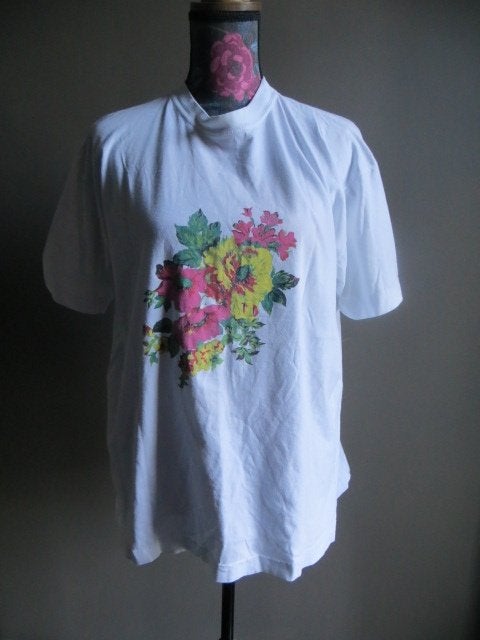 Witte dames T-shirt met bloemen - gedragen, Enlèvement ou Envoi, Porté, Blanc, Manches courtes