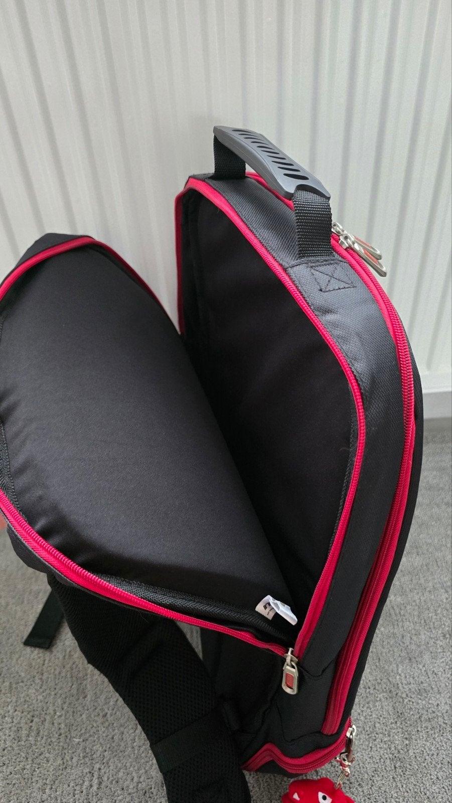 MSI Hermes 18" gaming-laptoprugzak, Ophalen, 17 inch of meer, Zo goed als nieuw, Tabletvak