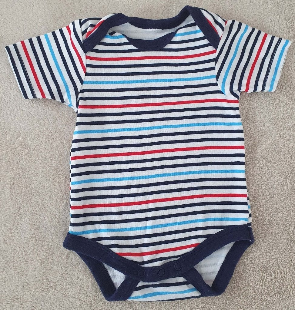 Body rayé blanc bleu et rouge à manches courtes - T62 - NEUF, Enfants & Bébés, Vêtements de bébé | Taille 62, Enlèvement, Neuf