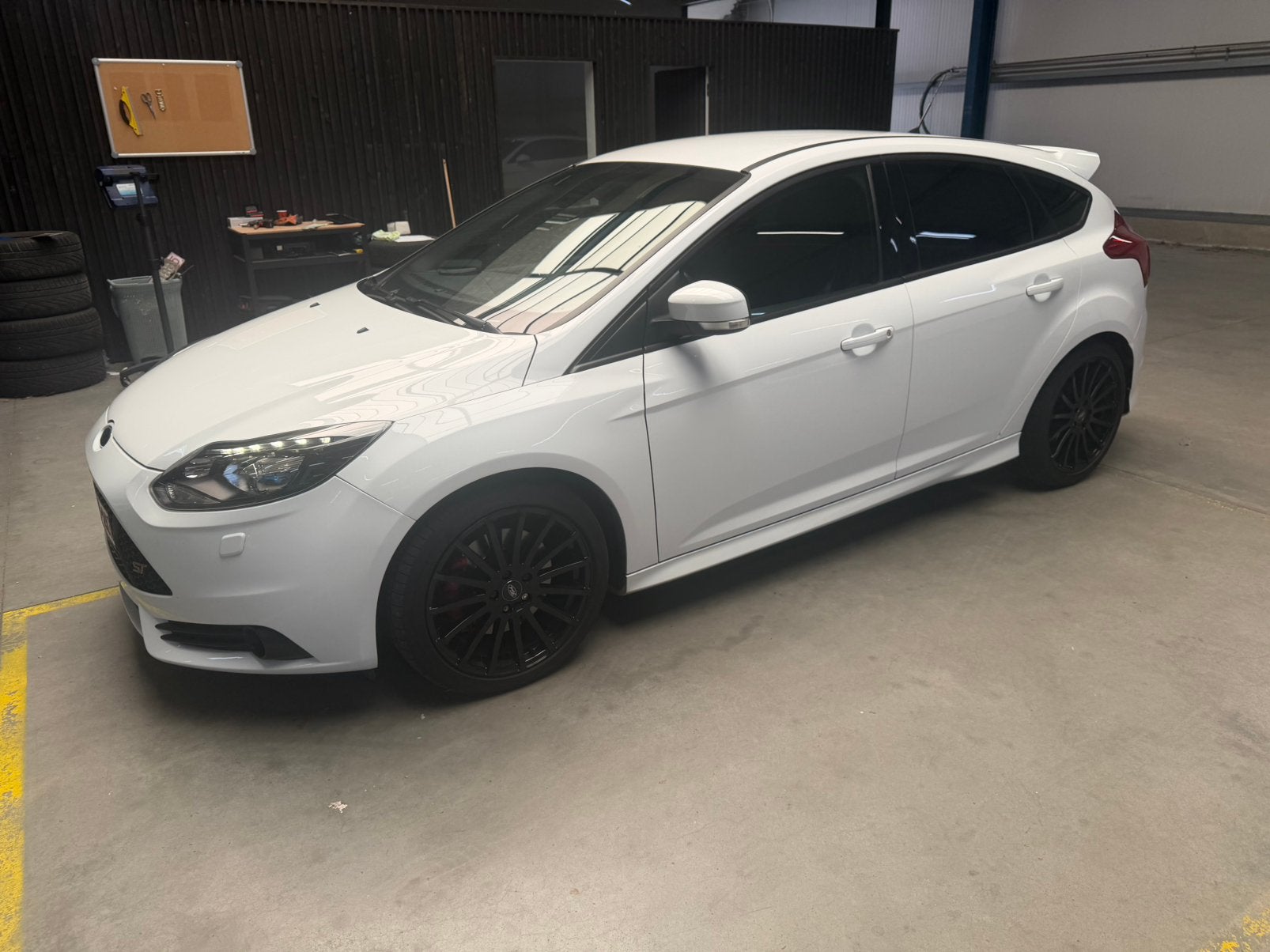 Ford Focus St -2                          2.0 EcoBoost 250pk, Auto's, Ford, Euro 5, Zwart, Wit, 5 deurs
