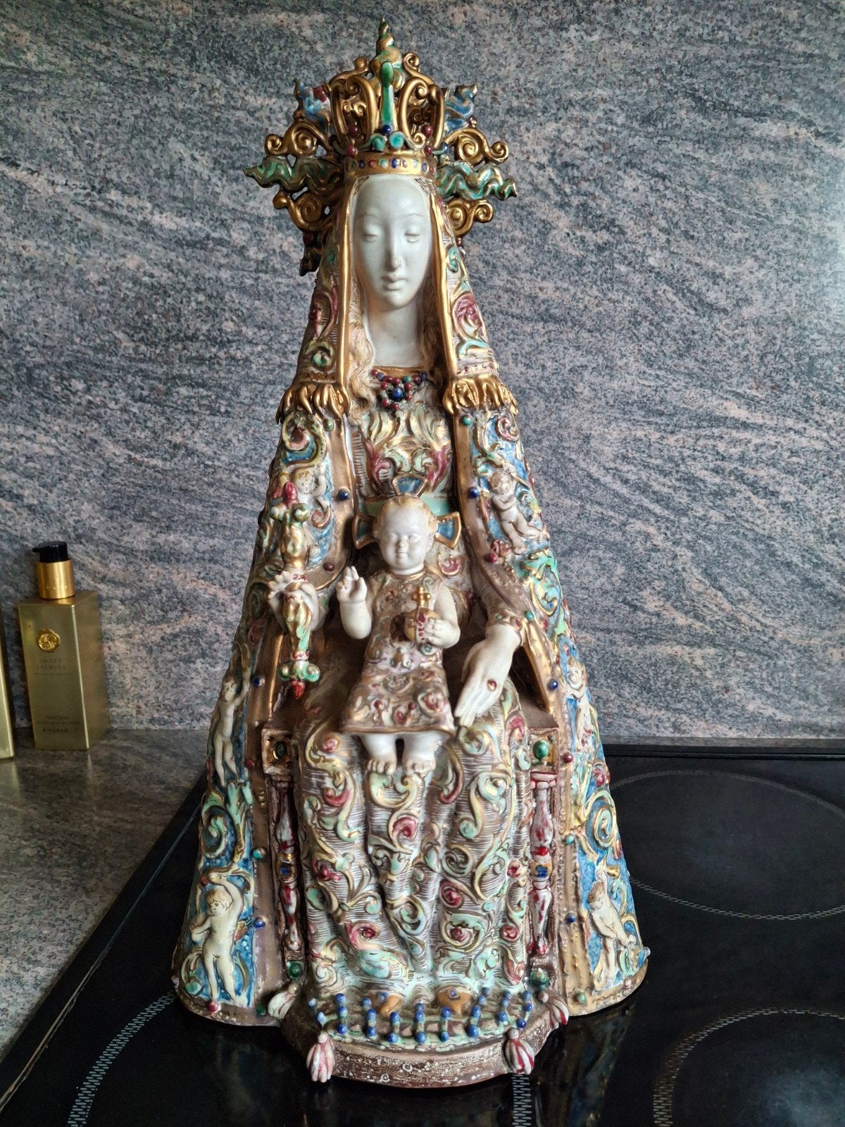 Madonna met kind, Antiquités & Art, Enlèvement