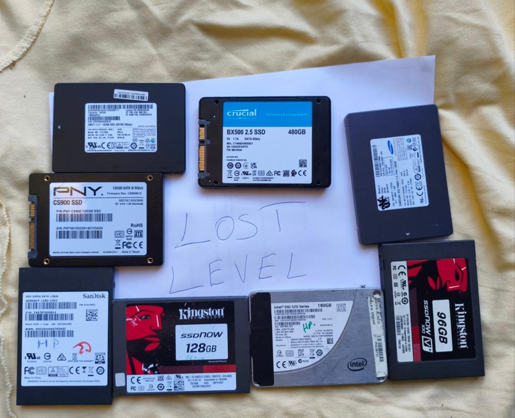 Pakket van 8 2,5" SATA SSD's - Samsung, Crucial, Kingston, S, Intern, Refurbished, Crucial, SSD