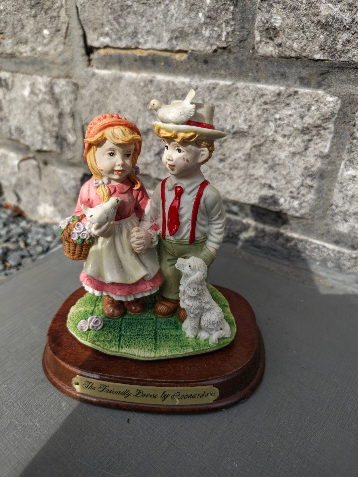 belle statue décorative sur socle en bois, Antiquités & Art, Enlèvement ou Envoi