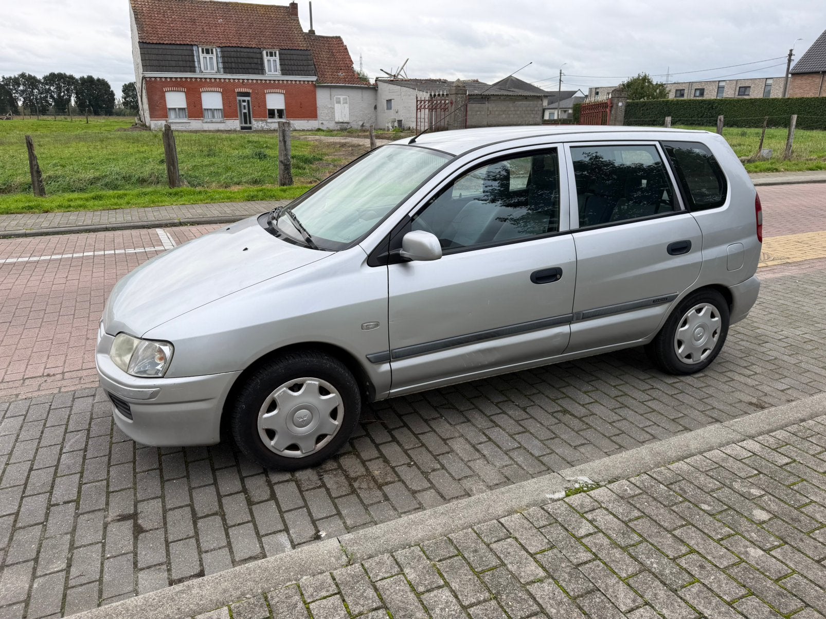 Mitsubishi spacestar tdi 09/2002 gekeurd voor verkoop 1000€, Auto's, 75 kW, 4 cilinders, Particulier, Airbags