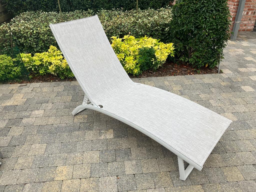 Ligzetel terras, Ophalen, Aluminium