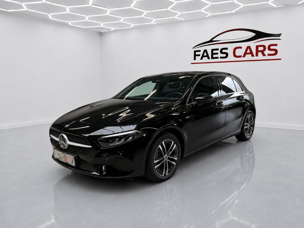 Mercedes A250 E PHEV hybride 160 kw, Auto's, Dealer onderhouden, Leder en Stof, Zwart, 120 kW