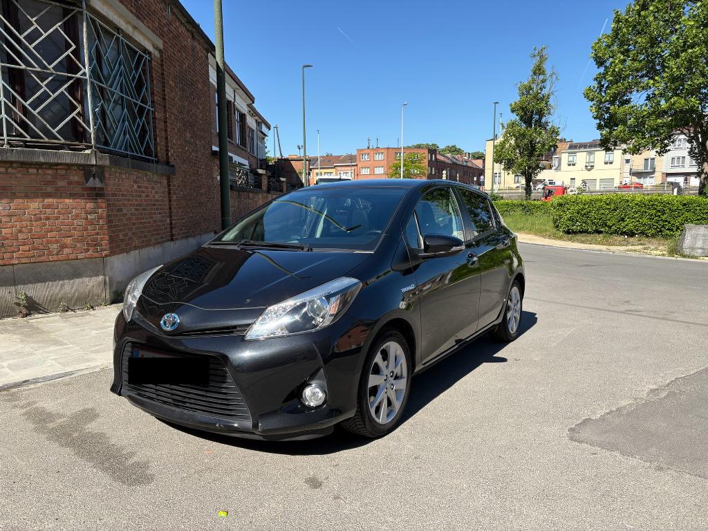 🚘 Toyota Yaris Hybride Style 1.5 VVT-i – 2013 – Automatique, Autos, Cuir, Achat, Entretenue par le concessionnaire, Noir
