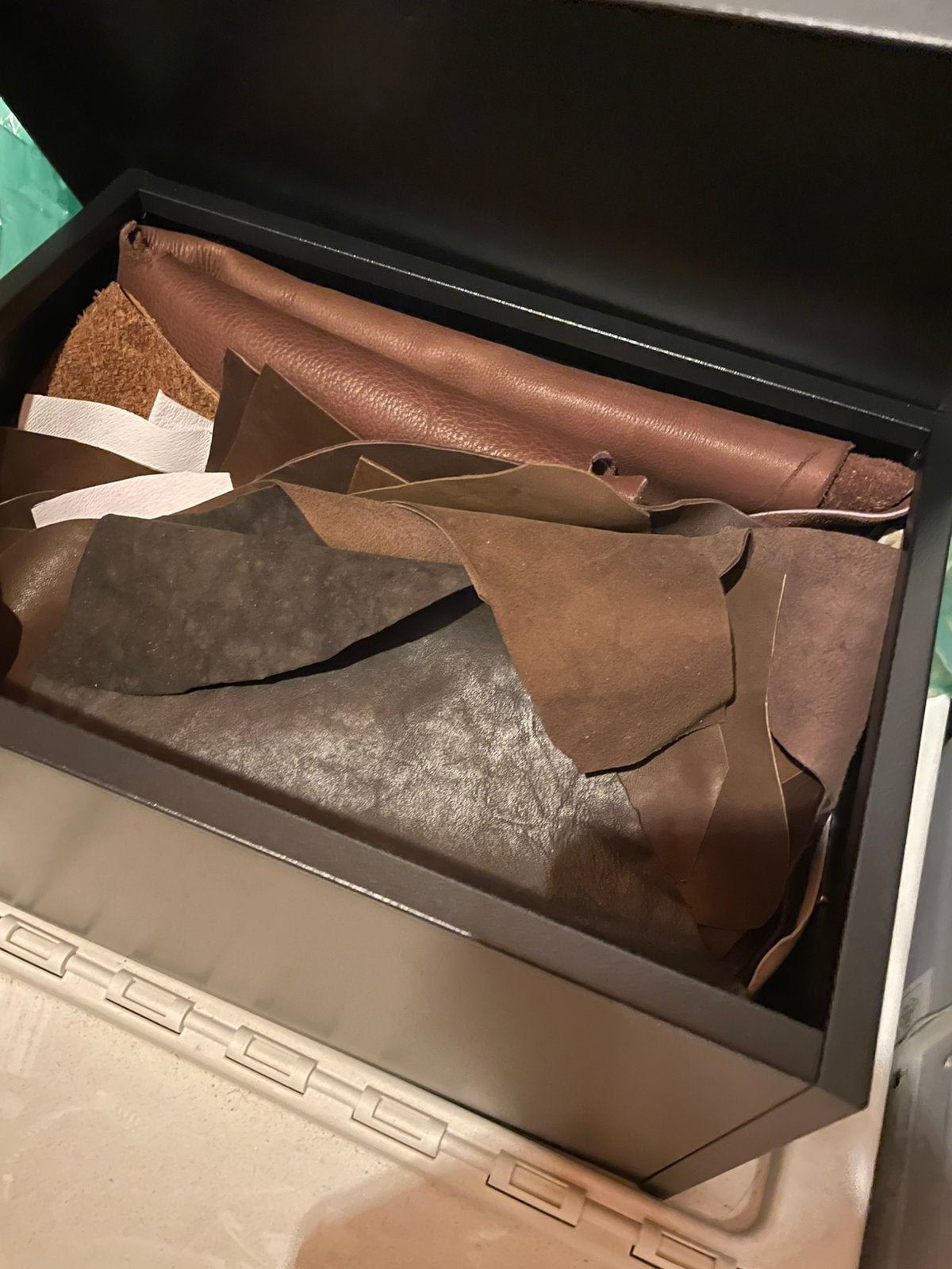 Lot de morceaux de cuir, Enlèvement, Comme neuf