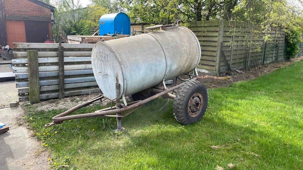 Water vat 1300L, Ophalen