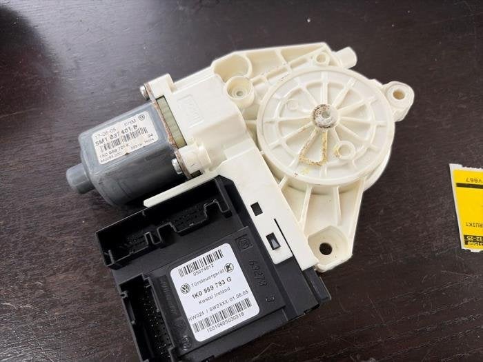 Moteur de vitre portière d'un Volkswagen Golf Plus, Volkswagen, -, 3 mois de garantie, Utilisé