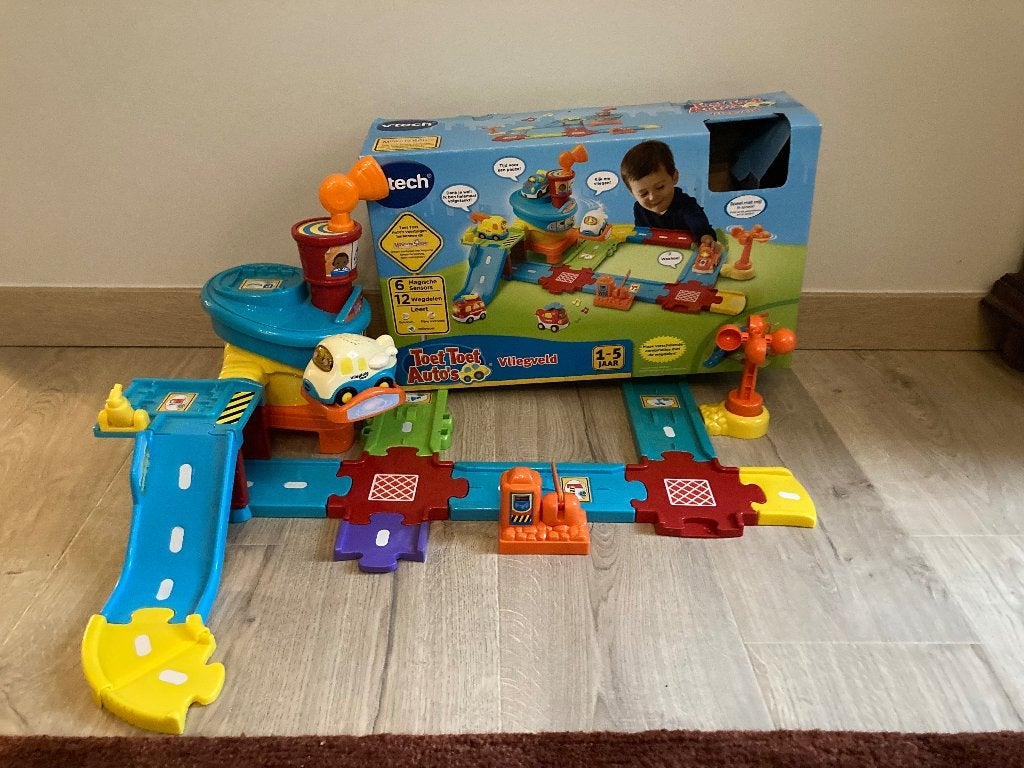 Toet toet vliegveld, Kinderen en Baby's, Speelgoed | Vtech, Ophalen of Verzenden, Zo goed als nieuw