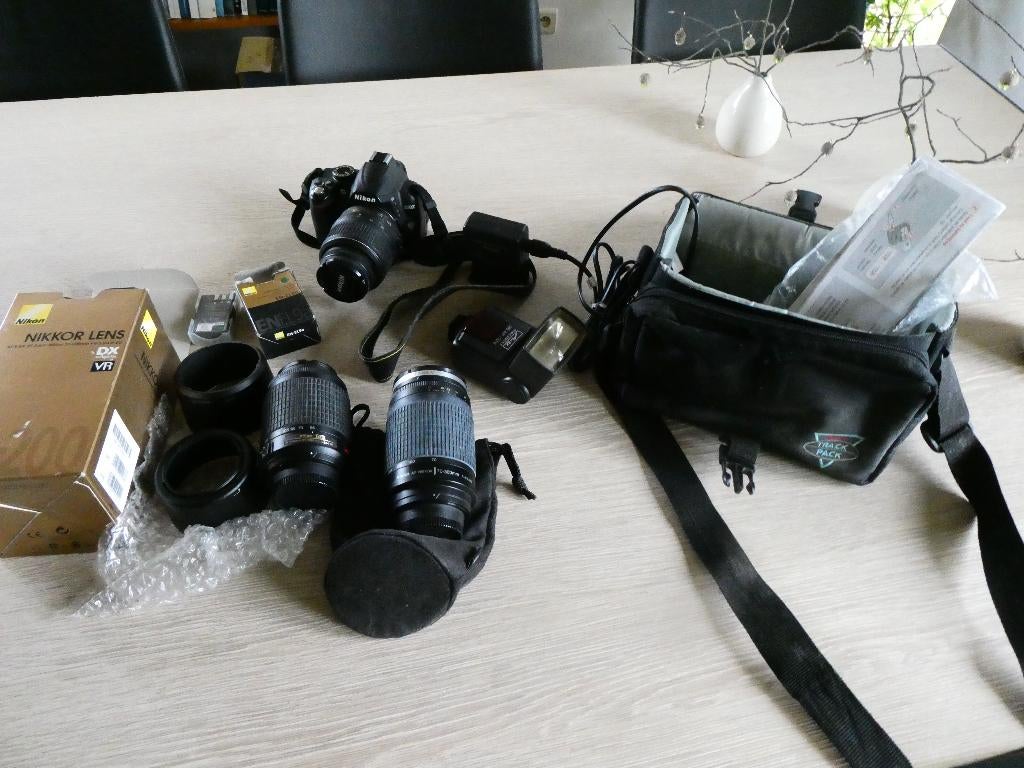 Nikon  D3000 fototoestel + lenzen enz, Audio, Tv en Foto, Fotocamera's Analoog, Gebruikt, Nikon, Ophalen