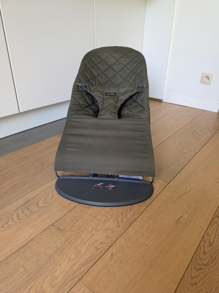 BabyBjörn Babysitter Bliss – Moss Green, Enfants & Bébés, Enlèvement, Utilisé, Chaise évolutive