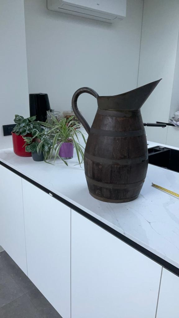 Mooie oude houten kan met koperen ringen, Ophalen